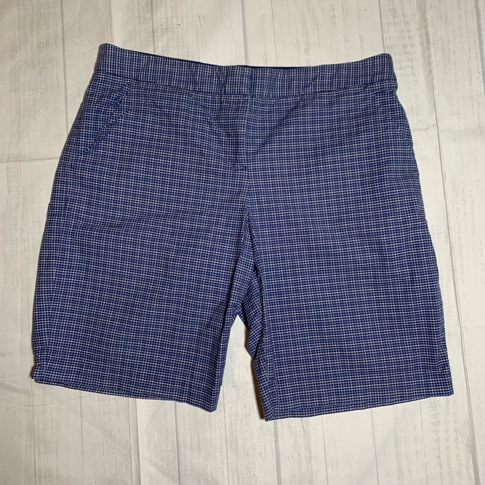 Tommy Bahama Women’s Blue Checkered Bermuda Shorts. Size 16.